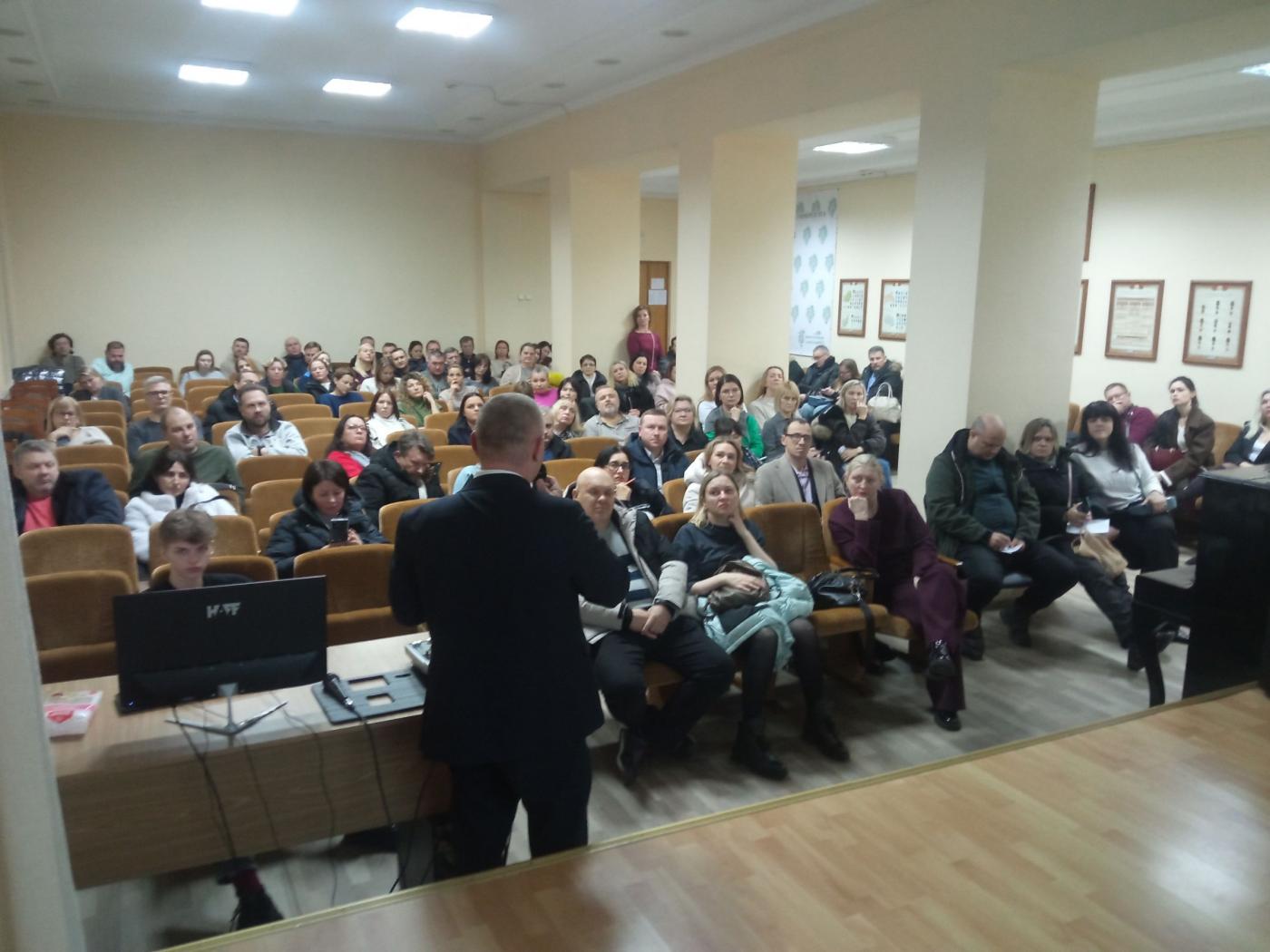В Лицее БНТУ состоялся диалог о будущем: декан ПСФ встретился с родителями учащихся инженерных классов